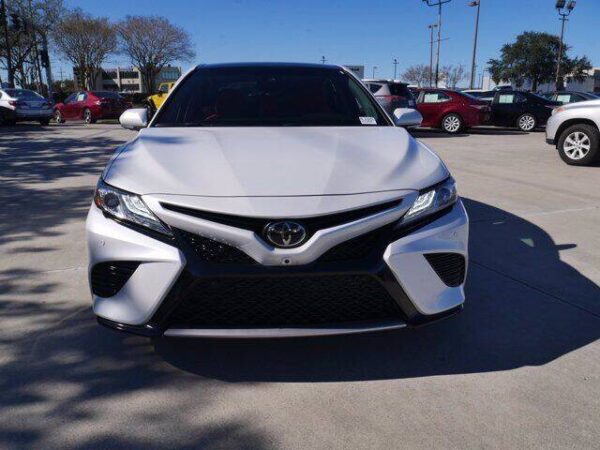 2018 Toyota Camry Wind Chill Pearl